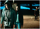 Donnie Darko im Skelett-Kostüm mit Gretchen Ross